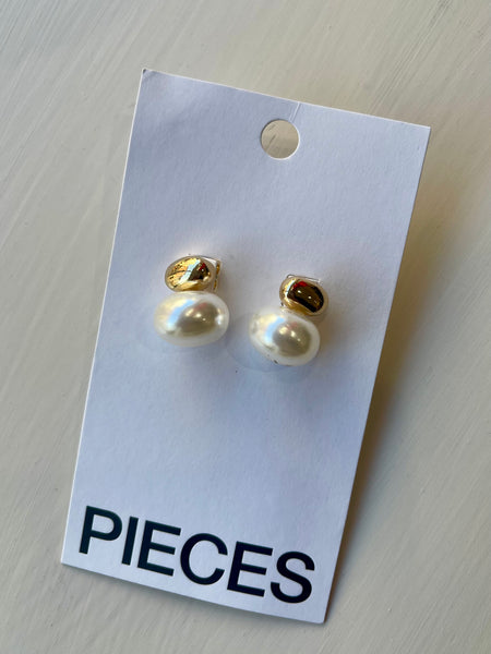 Pieces Pearl Earring