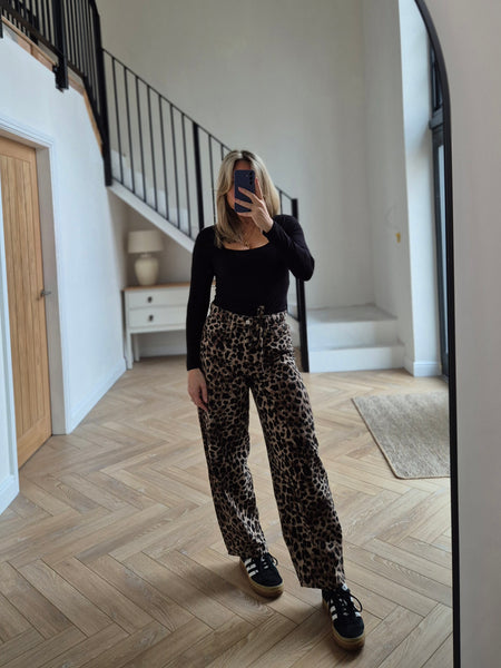 Only Mid-Rise Barrel Leg Leopard Print Jean