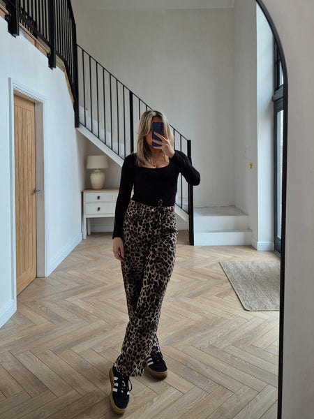 Only Mid-Rise Barrel Leg Leopard Print Jean